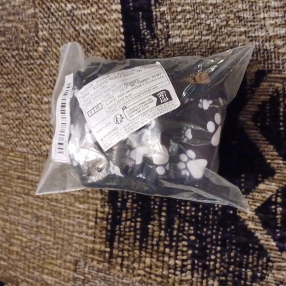 4/$40 New Paw Print Stearing Wheel Cover - Picture 6 of 6